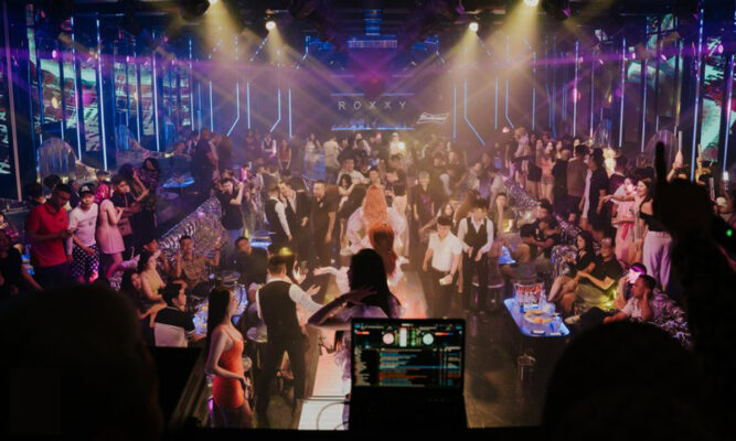 Máy phát điện cho quán Bar và Club